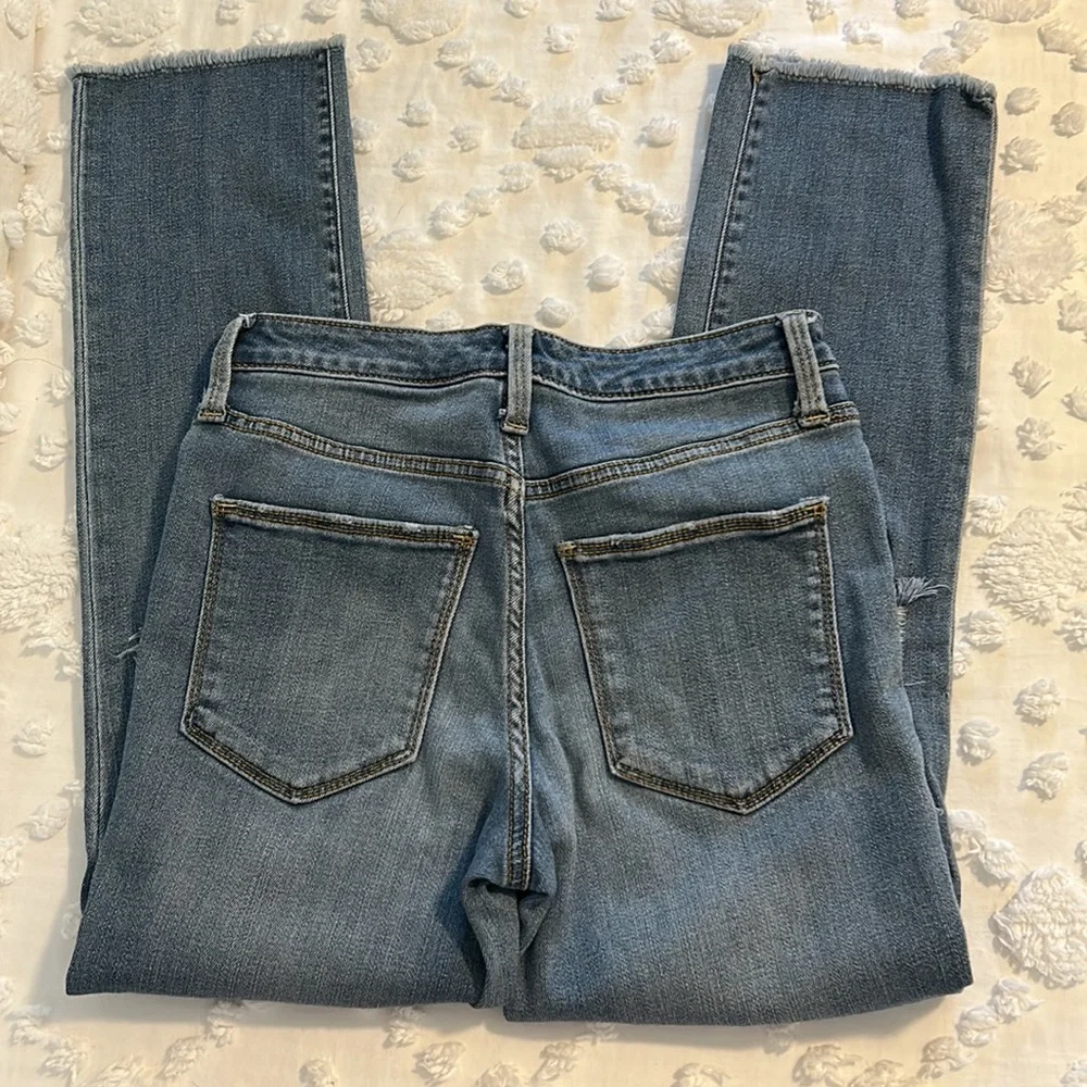 High-Rise Straight Crop Distressed Jeans - Picture 3 of 9